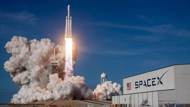 SpaceX, dünyanın en değerli beşinci şirketi oldu