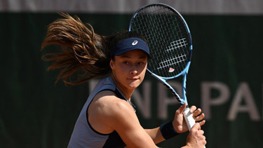 Zeynep Sönmez, Eastbourne Açıka çeyrek finalde veda etti Zeynep Sönmez, Eastbourne Açıka çeyrek finalde veda etti