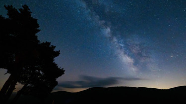 Gökyüzünde şölen Perseid meteor yağmuru ve Güneş tutulması