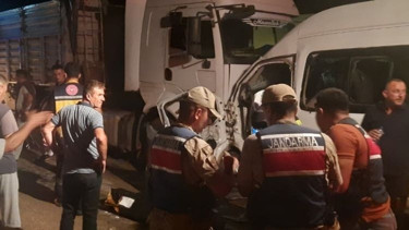 Hatayda feci kaza… Servis minibüsü ile tır çarpıştı: Ölü ve yaralılar var