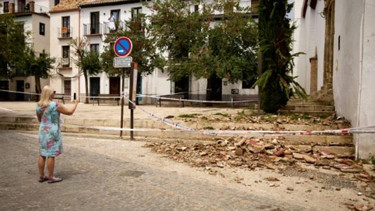 İspanyanın turistik kentinde peş peşe depremler