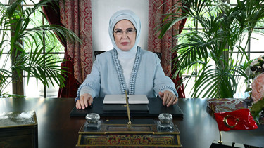 Emine Erdoğan, Avrupa şampiyonu olan A Milli Kadın Voleybol Takımını kutladı