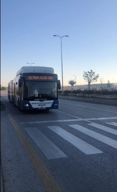 Dolu otobüs durmuyor yolcular isyan ediyor