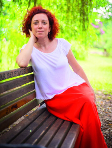 Biraz gülmezsek kahrımızdan ölüp gideceğiz