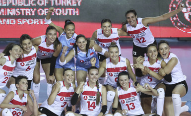 Gururla ve coşkuyla