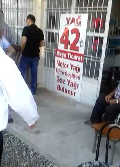 Herkesin gözü önünde depoya 10 numara yağ doldurdu