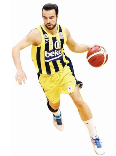 Bu masadaki tabaklarda sarma ve sigara böreği var ama iki meyve eksik