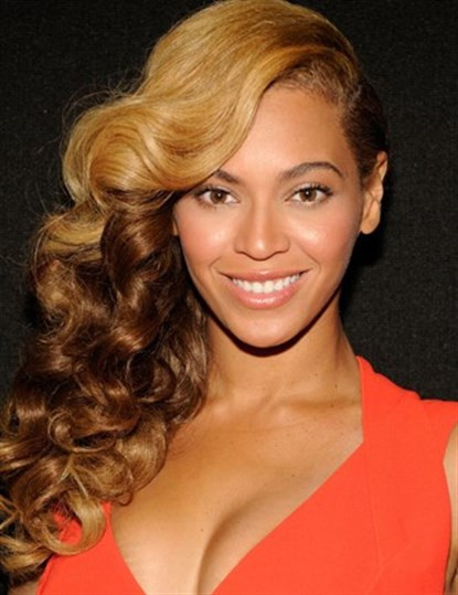 Dalgalı Saçlara Pratik Modeller