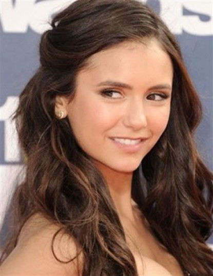 Dalgalı Saçlara Pratik Modeller