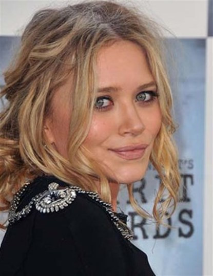 Dalgalı Saçlara Pratik Modeller