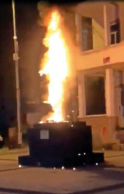 Bir saldırı da Edirnede: Adalet Anıtını ateşe verdiler