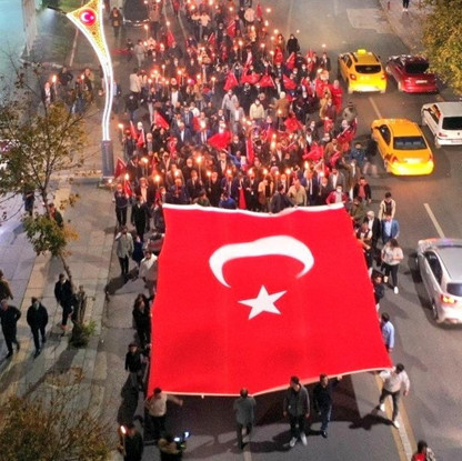 Gururla ve coşkuyla
