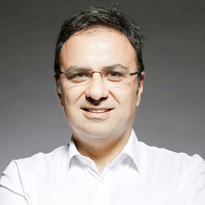 Ellerim yukarıda teslim oluyorum