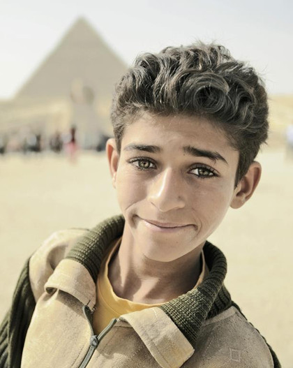 Fotoğrafa sarıldı bir daha bırakmadı