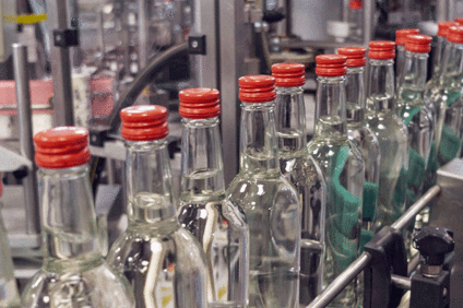 On binlerce litre sahte içki ele geçirildi