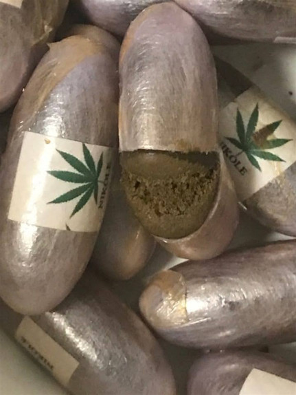 1,5 kilo reçine esrarı yutarak Fas’tan Türkiye’ye getirdi Kokusu ele verdi