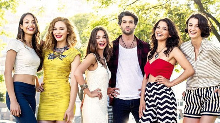 Tatlı Küçük Yalancılar yeni bölümde neler olacak (Saat kaçta Hangi kanalda Oyuncu kadrosunda kimler var) Tatlı Küçük Yalancılar yeni bölümde neler olacak (Saat kaçta Hangi kanalda Oyuncu kadrosunda kimler var)