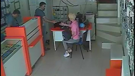 Telefon diye fayans sattılar