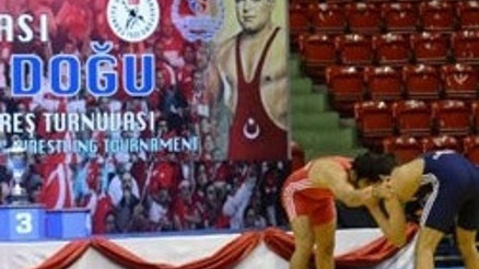 Güreş minderinde yüzümüz güldü