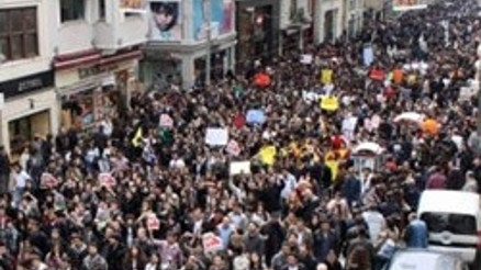 Liselilerin isyan günü