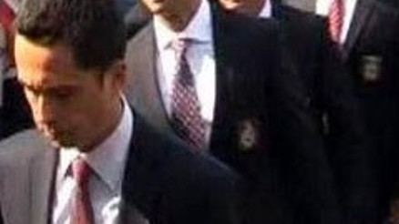 Armalı muvazzaflara alkış Armalı muvazzaflara alkış