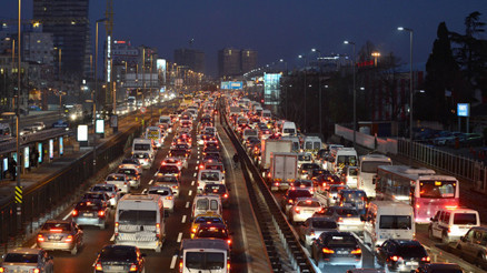 Ömrümüzü yedin trafik