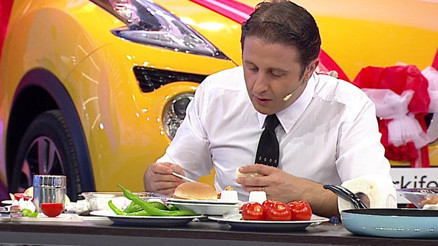 Stüdyoda menemen yedi