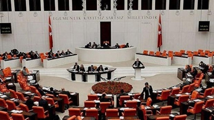 Akademik dünyadan da milletvekilliği için istifalar var