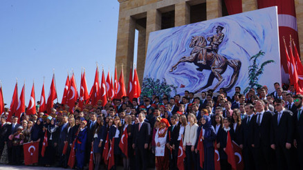 Gençlik ve Spor Bakanı Kılıç ile beraberindeki heyet Anıtkabiri ziyaret etti