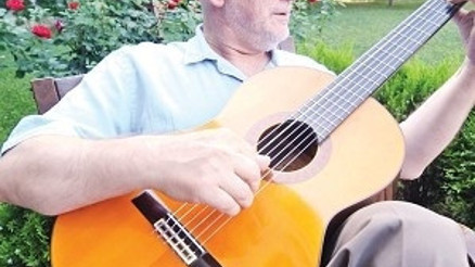 Gitarlarımla adeta sevişirim