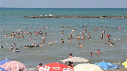 Yüzmeyi de trafiği de bilmiyoruz Yüzmeyi de trafiği de bilmiyoruz