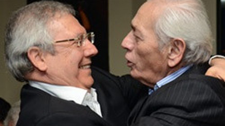 Neden saçların beyazlamış arkadaş