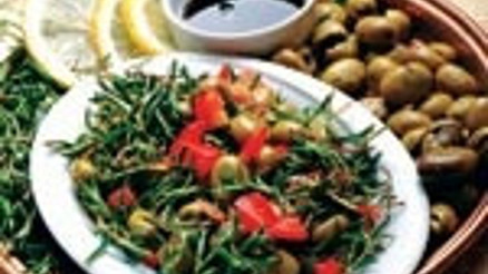 Yaz geldi, Hatay’ın pazarları, sofraları şenlendi