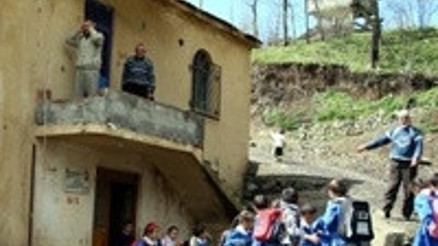 Üstü cami altı okul