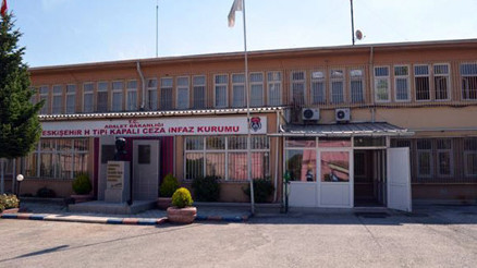 Eşcinsel mahkumlar isyan etti: Kuran kursu bize yasak