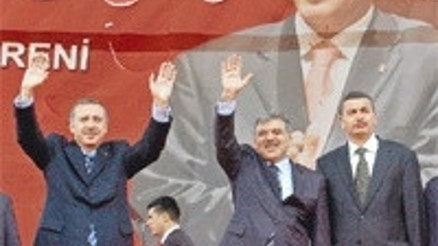 Cumhuriyet mitinglerine karşı vali beyli kürsü