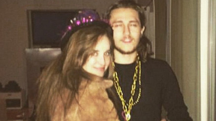 Şimdi de kardeşler sevgili oldu