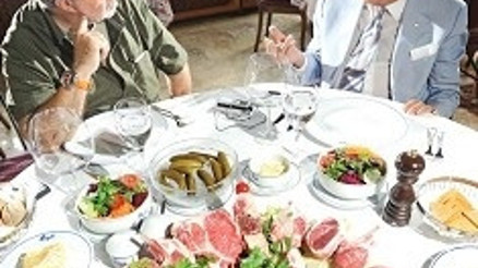 Et yemezsem karnım doymaz balığın üzerine bile et yerim