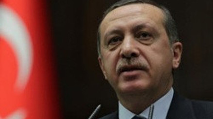 Atatürkün telgrafını okudu, darbelere ve darbecilere gönderme yaptı