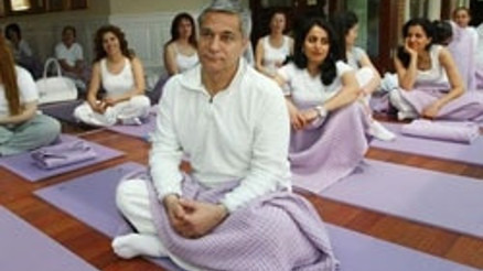 “Yoga” ile stres atıyor