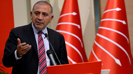 Davutoğlunun seçim şarkısının telifi Gürsel Tekinde çıktı