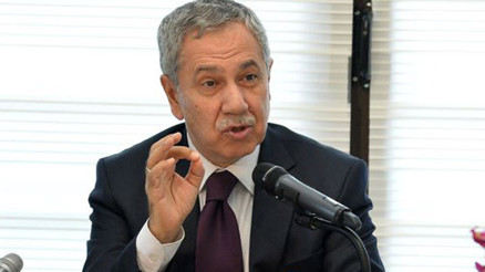 Arınçtan Yalçın Akdoğan ve tweet eleştirisi Arınçtan Yalçın Akdoğan ve tweet eleştirisi