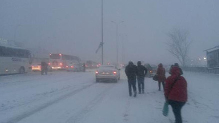 İstanbulda bazı bölgelerde 40-60 santimetre kalınlığında kar İstanbulda bazı bölgelerde 40-60 santimetre kalınlığında kar