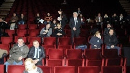 Vefa arıyorum şarkısını boşuna yazmamış