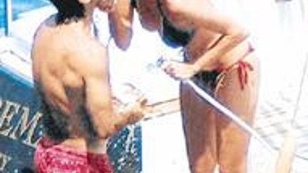 Sadakat, magazin kurbanı