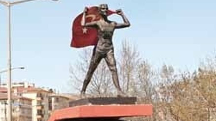 Heykel kaldırmak artık moda oldu