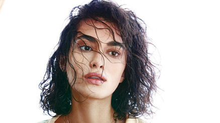 Karizması olan kadın güzeldir