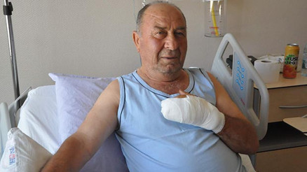 Akrep sokan parmağı kesildi