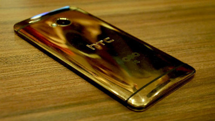 HTCden altın sarısı telefon