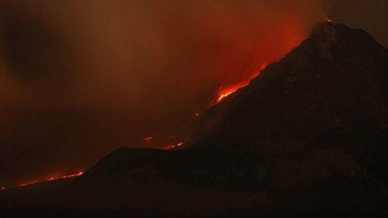 Endonezyadaki Sinabung Yanardağı ekim alanlarını mahvetti